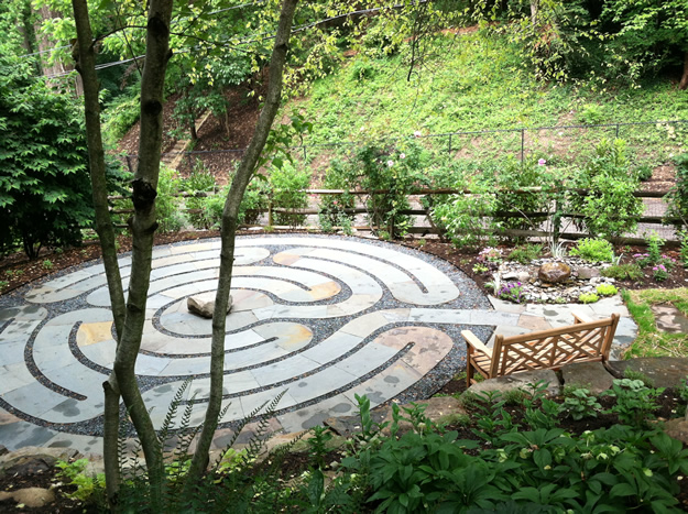 labirint-za-meditaciju-u-središtu-vrta-4