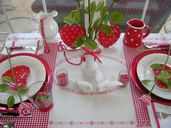 uređenje stola za valentinovo
