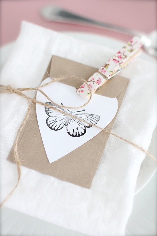 uređenje stola za valentinovo