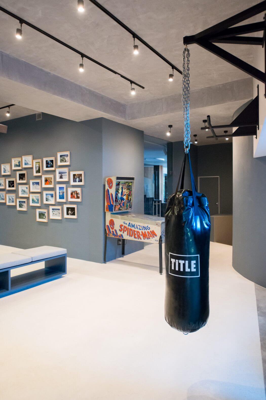 Muška špilja - stan u kojem igra ne prestaje