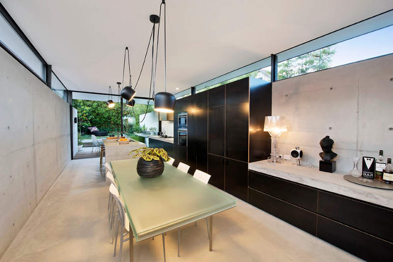 Dugačka, uska parcela i na njoj kuća