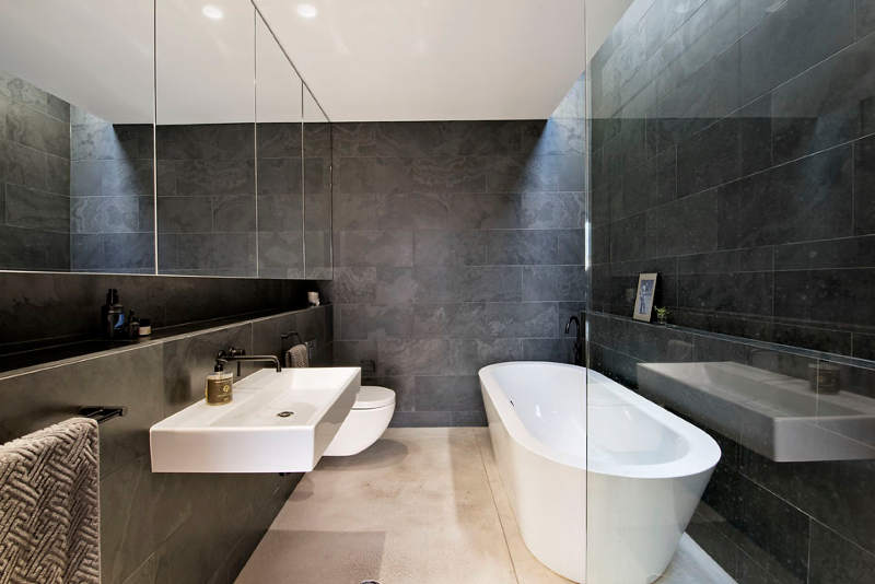 Dugačka, uska parcela i na njoj kuća