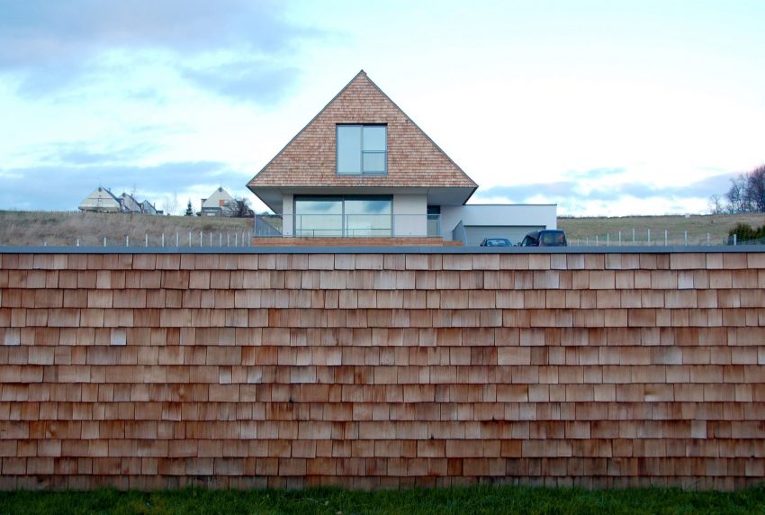 Moderna seoska kuća klasičnih obrisa