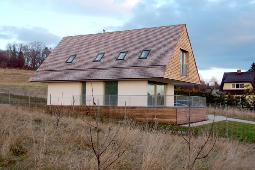 Moderna seoska kuća klasičnih obrisa