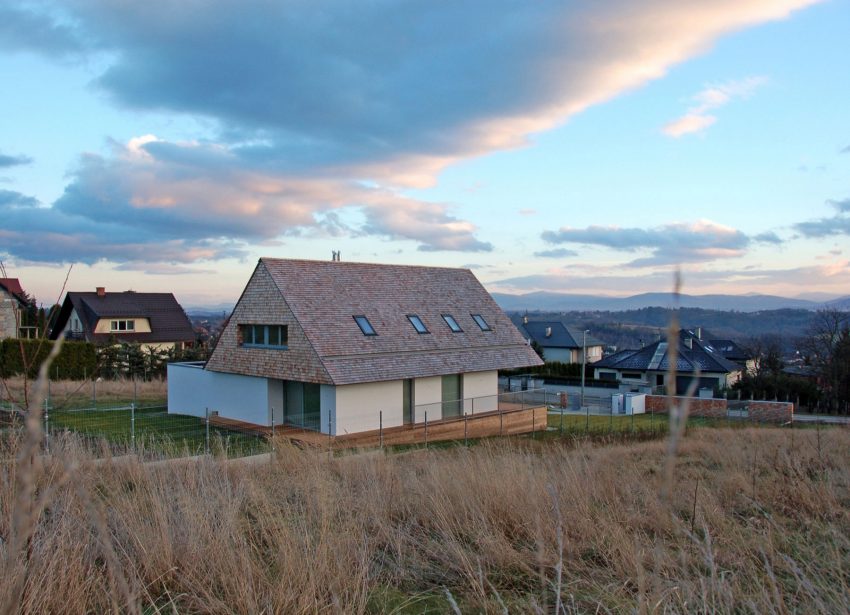 Moderna seoska kuća klasičnih obrisa