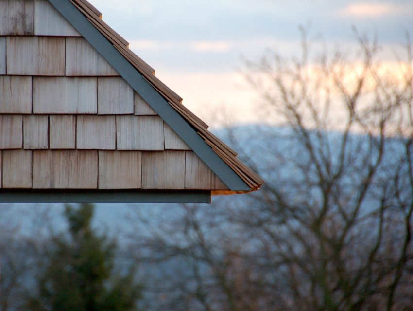 Moderna seoska kuća klasičnih obrisa