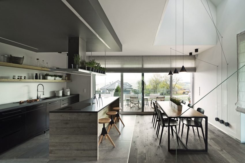 Moderna seoska kuća klasičnih obrisa