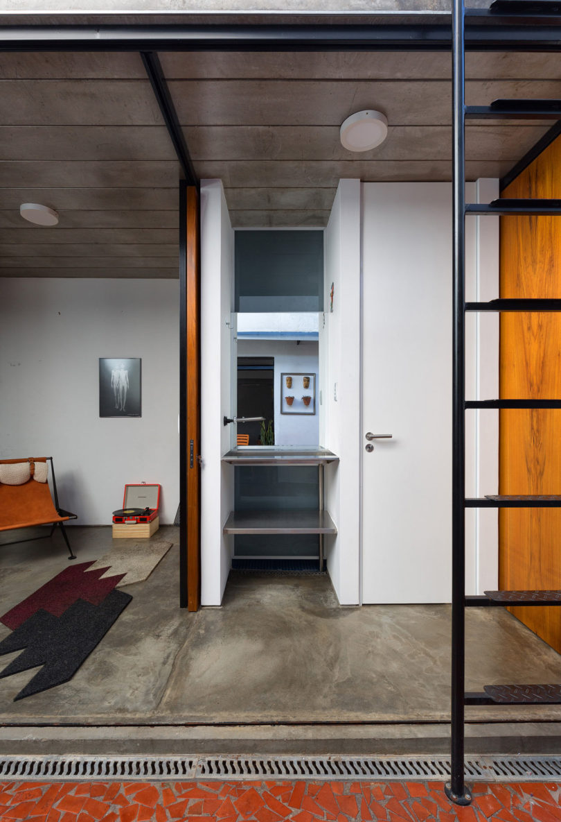 http://design-milk.com/a-small-sao-paulo-apartment-gets-an-annex-addition/
