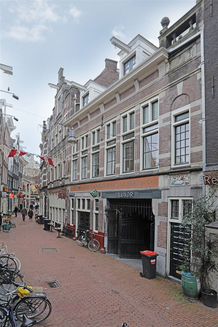 Bijeli stan u Amsterdamu