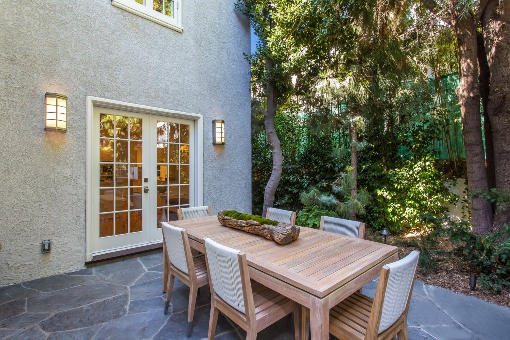 Moby prodaje kuću, cijena prava sitnica