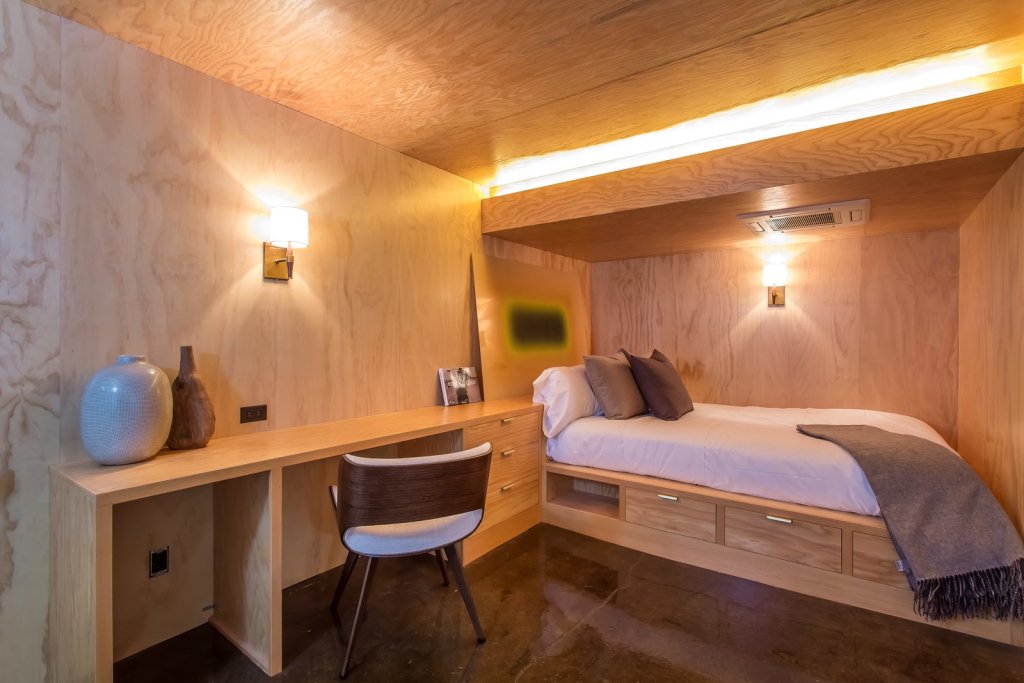 Moby prodaje kuću, cijena prava sitnica