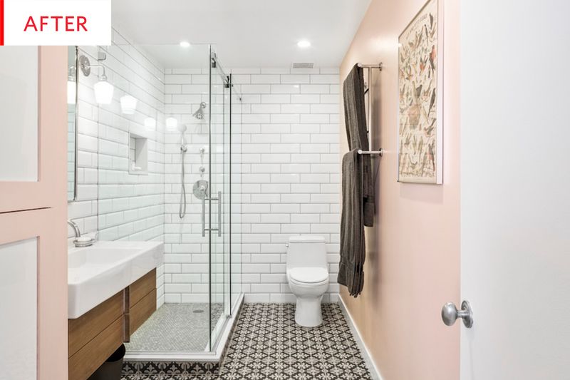 Ružičasti zid za svježi izgled kupaonice nakon preuređenja