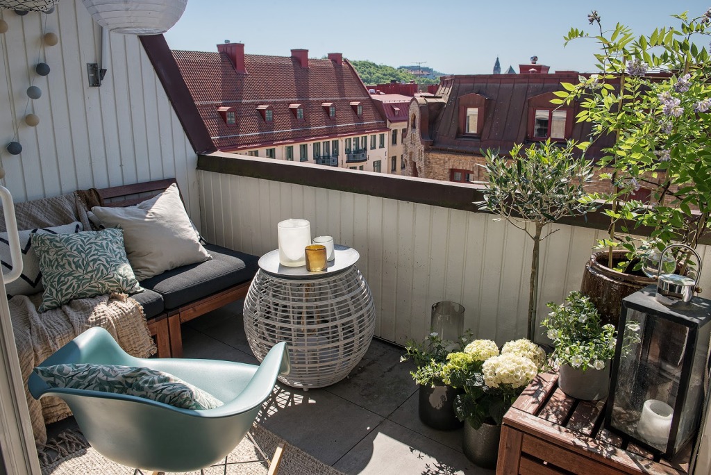 Stari stolovi u novouređenom stanu