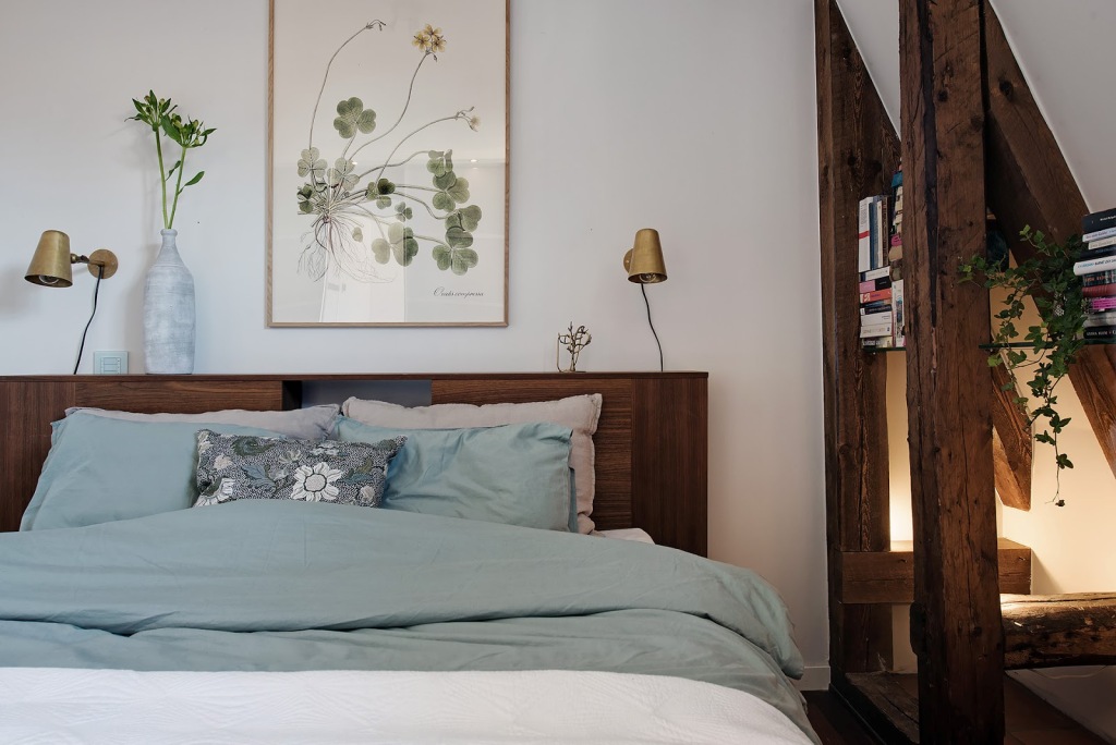 Stari stolovi u novouređenom stanu