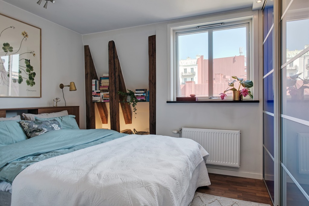 Stari stolovi u novouređenom stanu