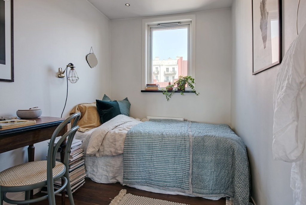 Stari stolovi u novouređenom stanu