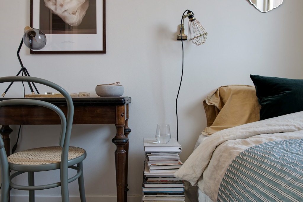 Stari stolovi u novouređenom stanu