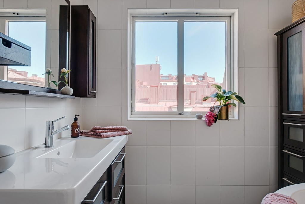 Stari stolovi u novouređenom stanu