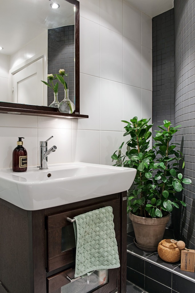 Stari stolovi u novouređenom stanu