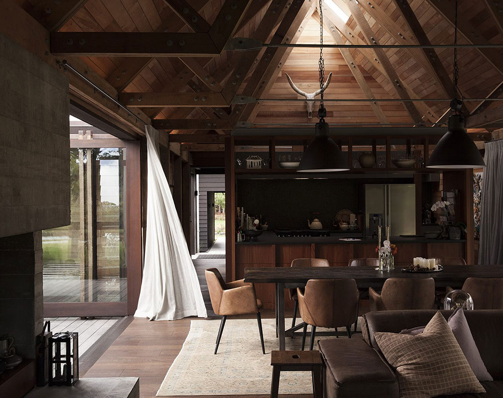 lijepa kuca za odmor na obali rijeke