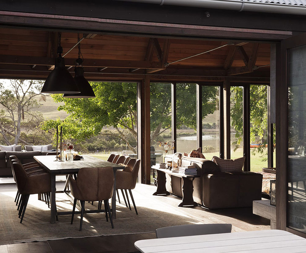 lijepa kuca za odmor na obali rijeke