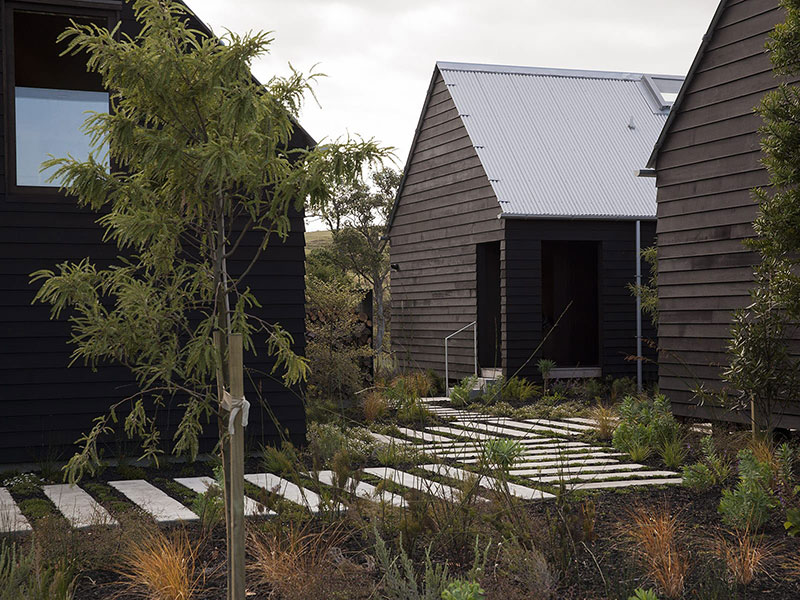lijepa kuca za odmor na obali rijeke