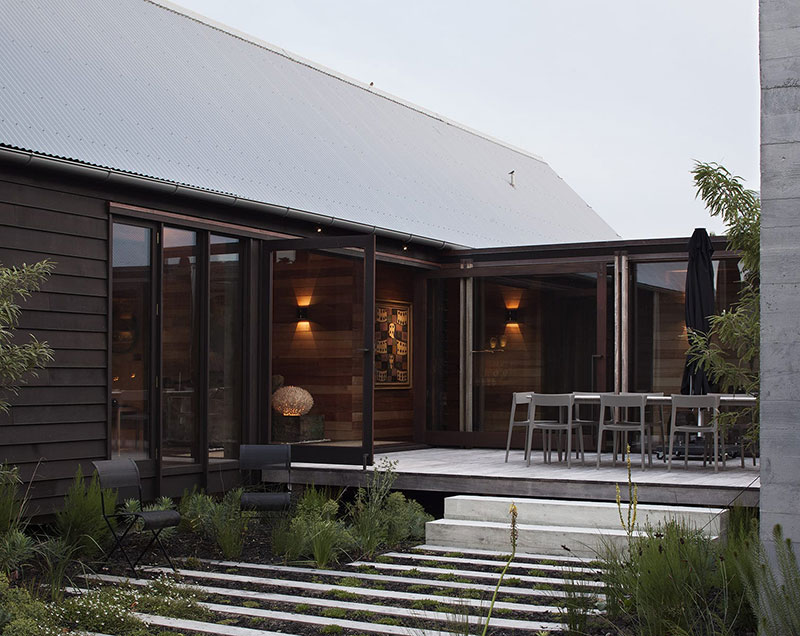 lijepa kuca za odmor na obali rijeke