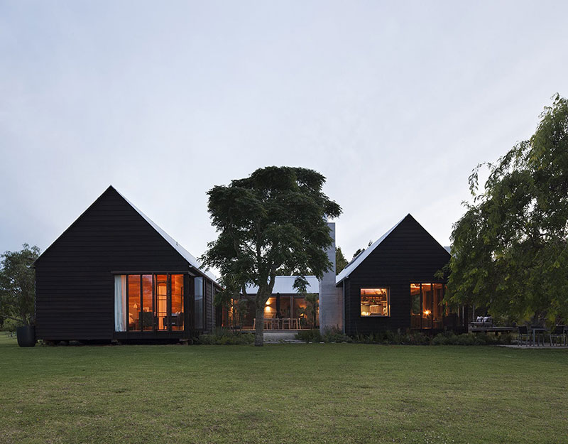 lijepa kuca za odmor na obali rijeke