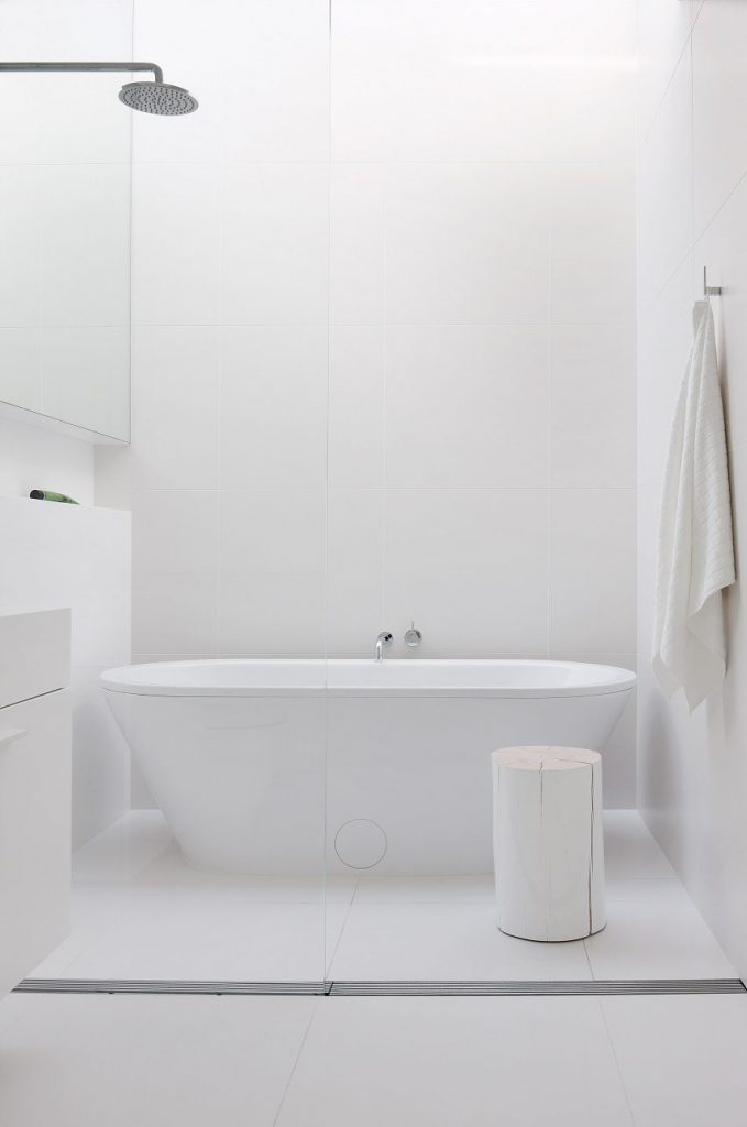 10 Bijelih kupaonica za koje ne možete reći da su dosadne